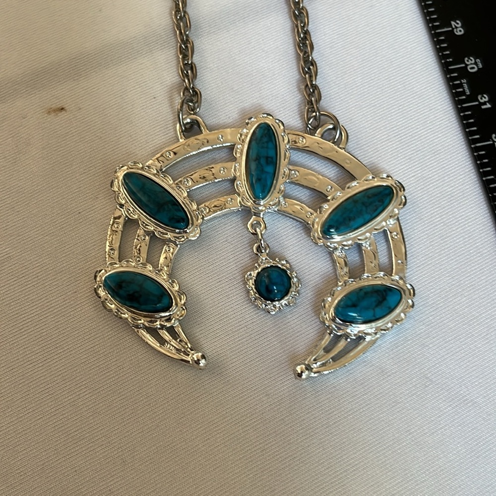 SARAH COVENTRY large Turquoise pendant with silver chain looks new vintage piece